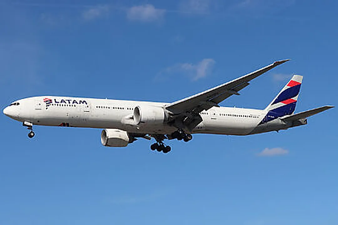 Boeing B777-32WERT aircraft profile