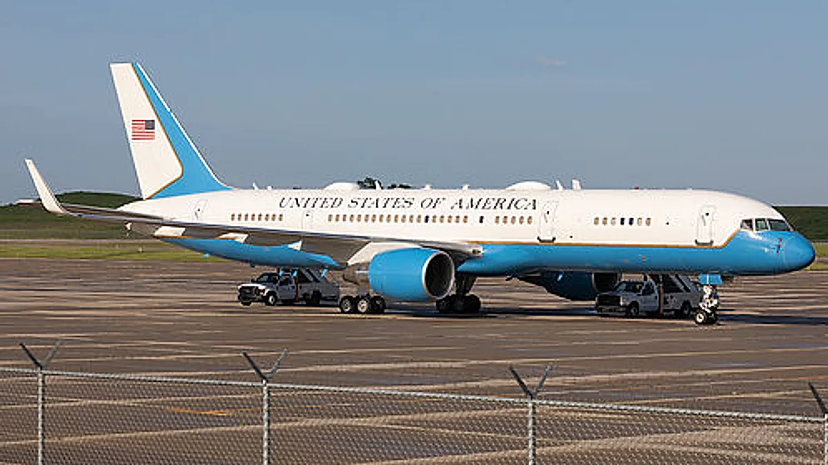 Boeing C-32A (757-2G4) aircraft profile