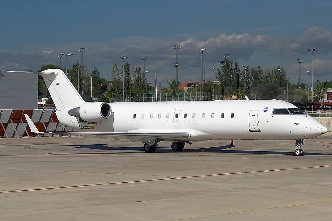 Canadair CL-600-2B19 Regional Jet CRJ-200ER aircraft profile