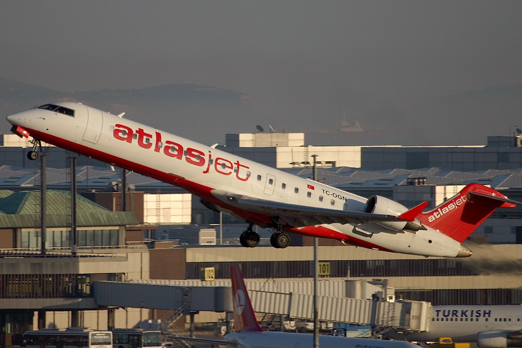 Canadair CL-600-2C10 Regional Jet CRJ-701ER aircraft profile