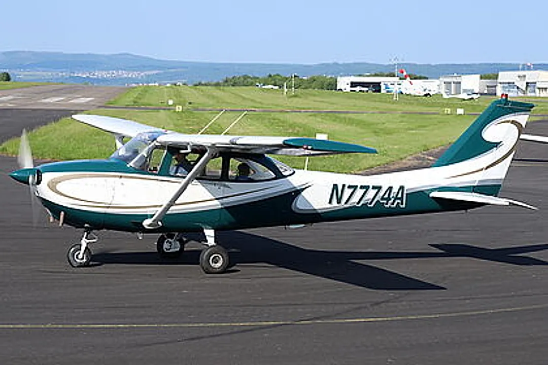 CESSNA 172F aircraft profile