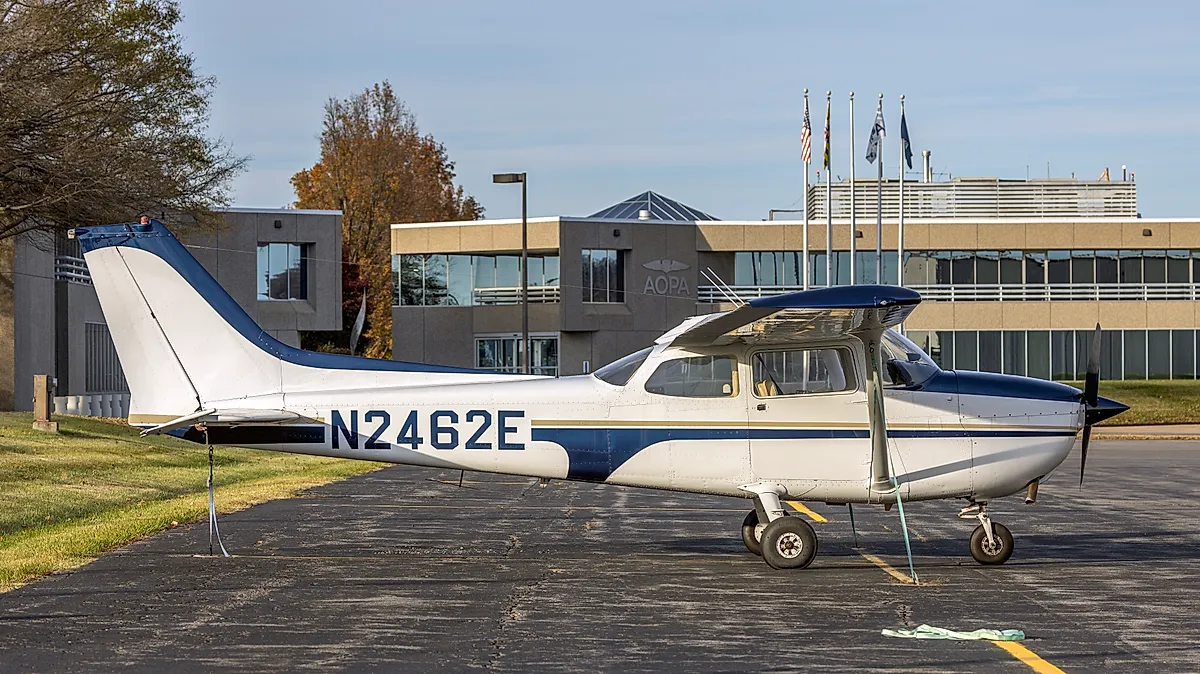 CESSNA 172N profile
