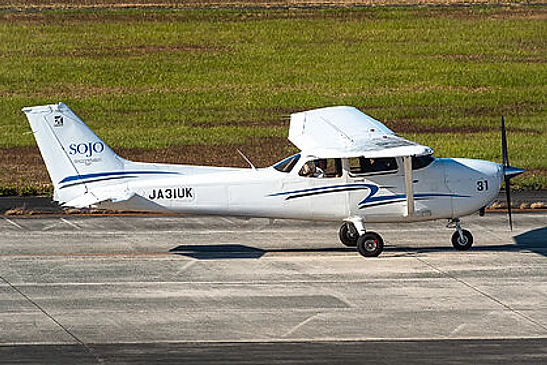 Cessna 172S/Airbus Helicopters AS365N3 aircraft profile
