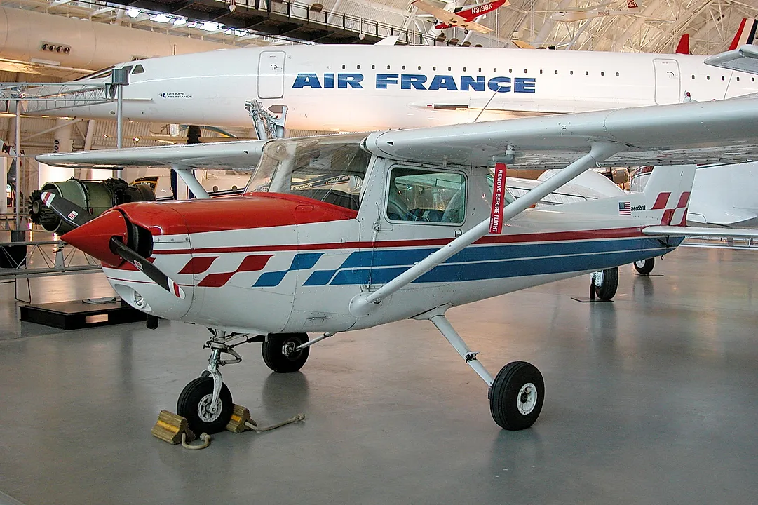 CESSNA A152 aircraft profile