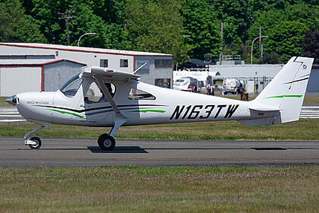 CESSNA AIRCRAFT CO 162 aircraft profile
