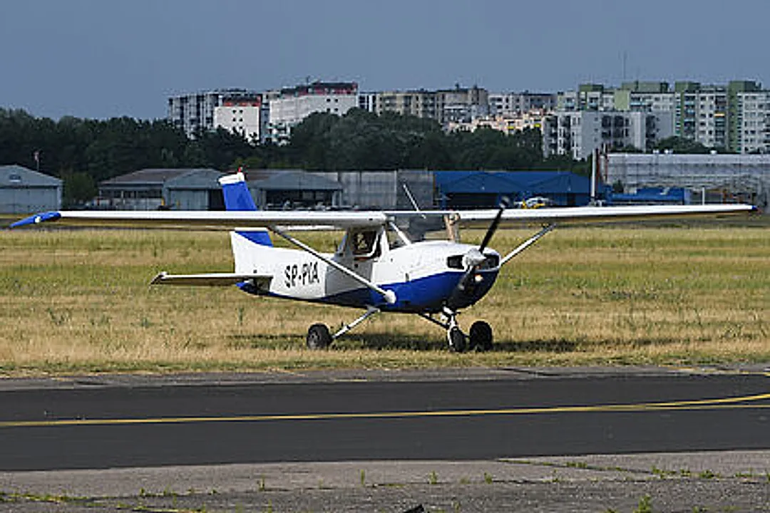 CESSNA F150 aircraft profile