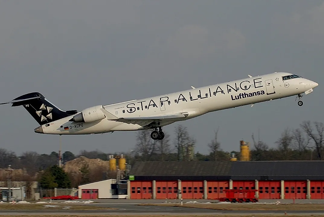 CRJ700 aircraft profile