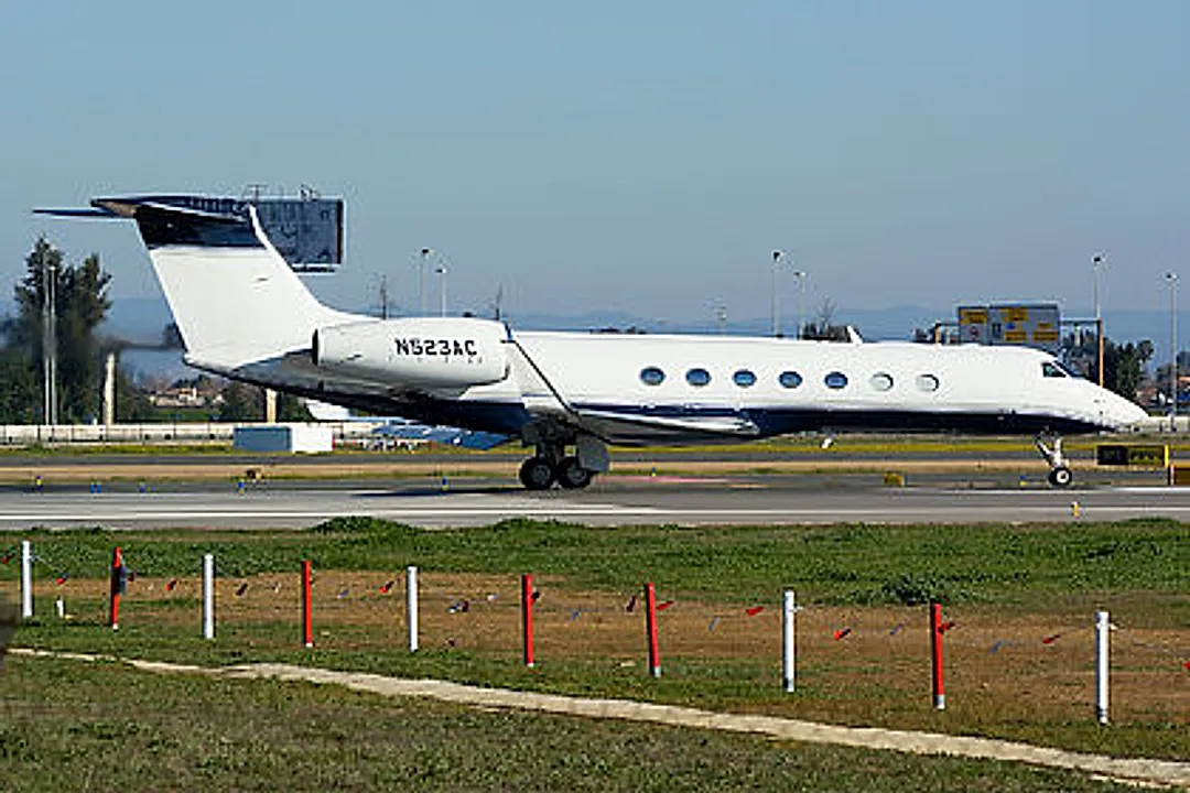 Dassault Falcon 900B aircraft profile
