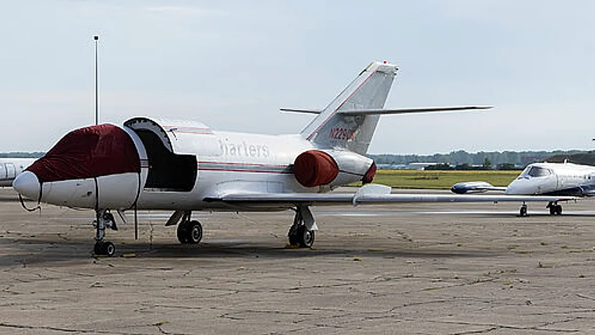 DASSAULT/SUD FAN JET FALCON SER D aircraft profile