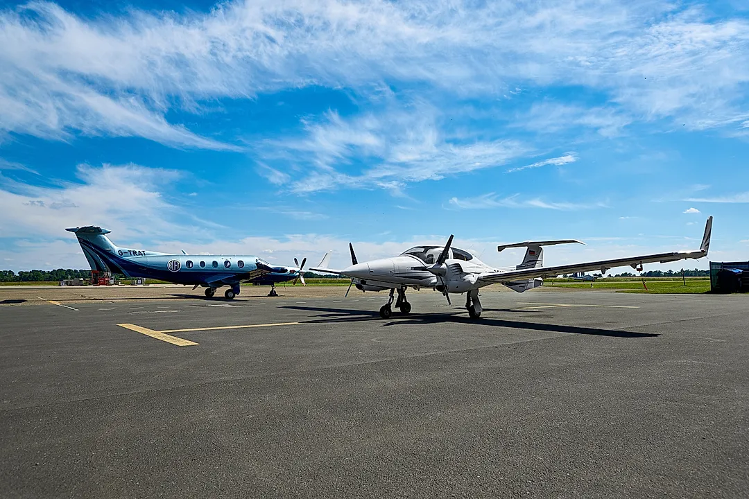 DIAMOND DA42 aircraft profile