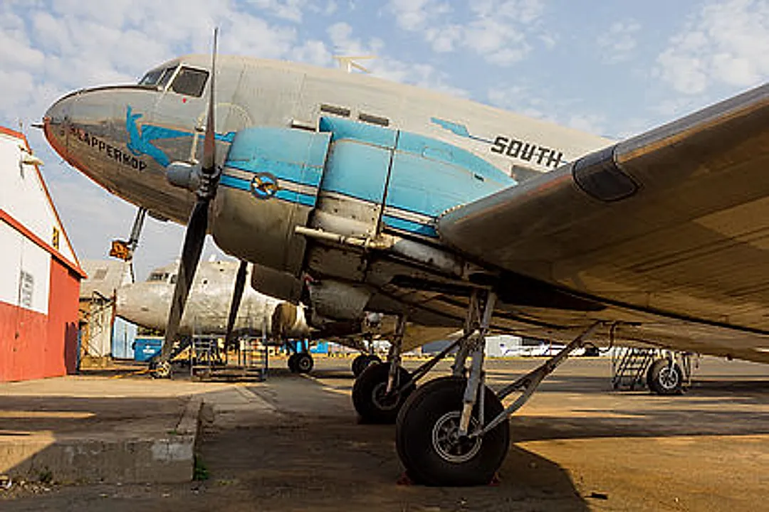 Douglas C-47A-1-DK (DC-3) aircraft profile