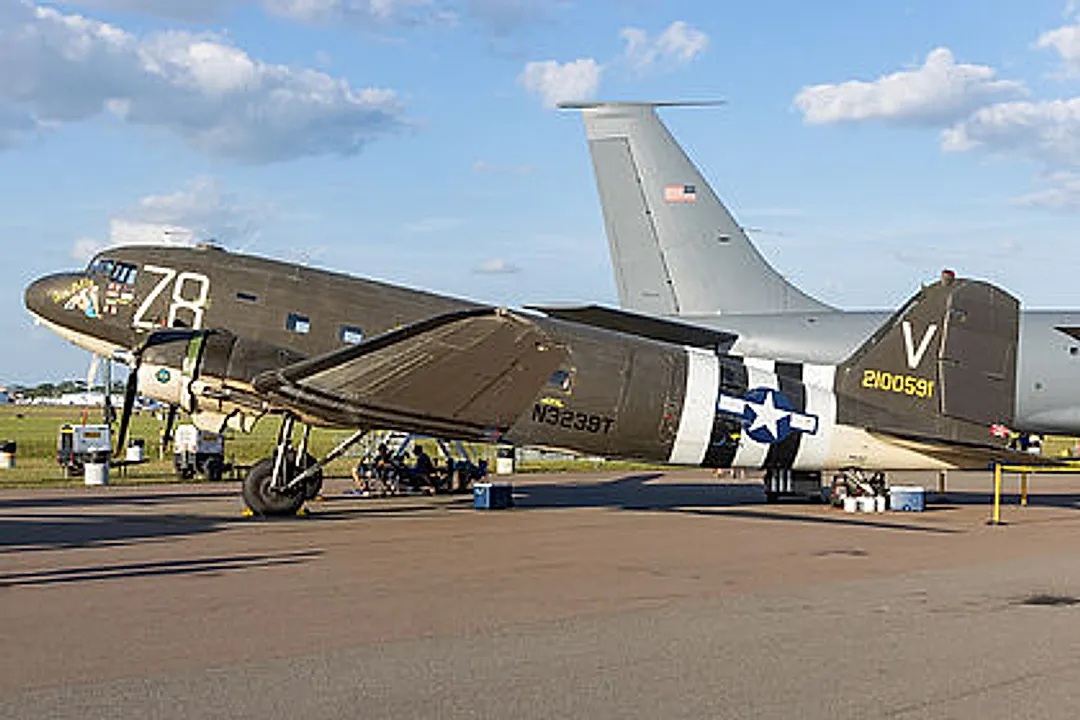 Douglas C-47A-65-DL (DC-3) generated aircraft profile