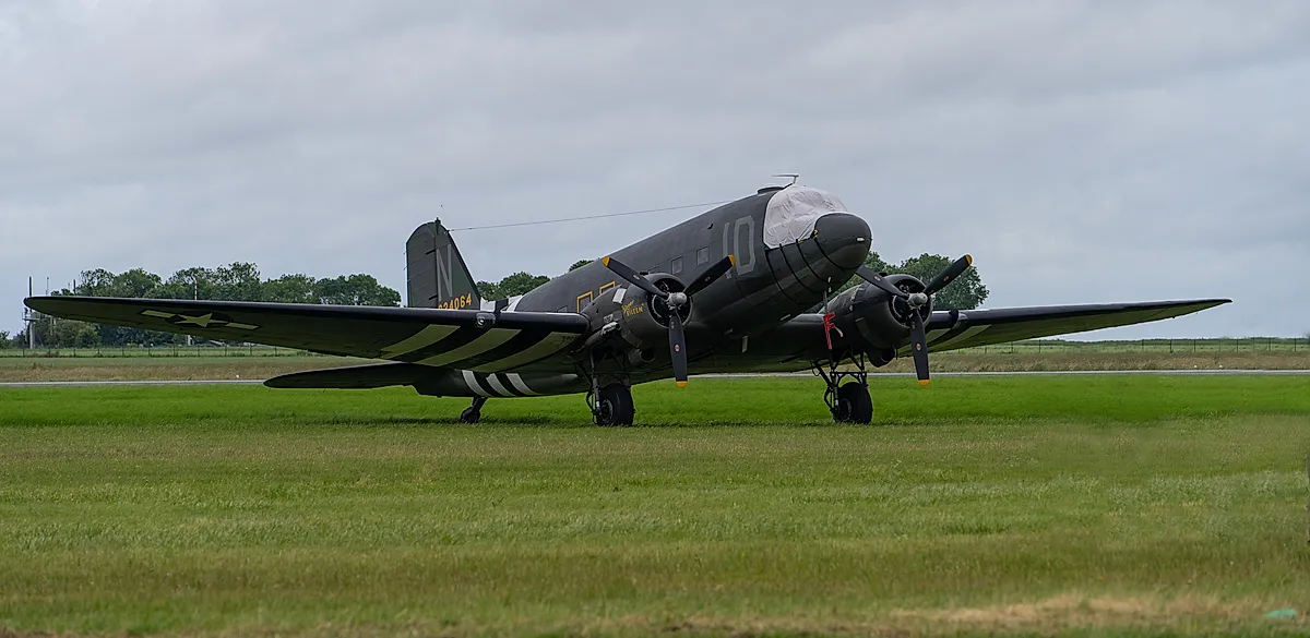 Douglas C-47A-75-DL (DC-3) aircraft profile