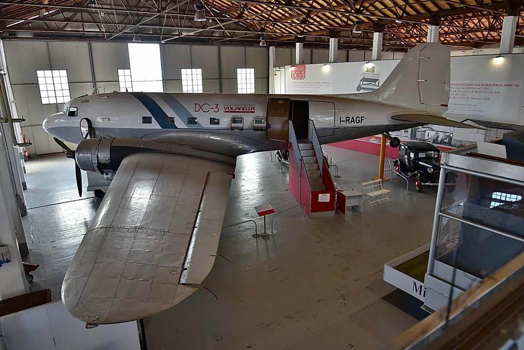 Douglas C-47B-50-DK (DC-3) aircraft profile