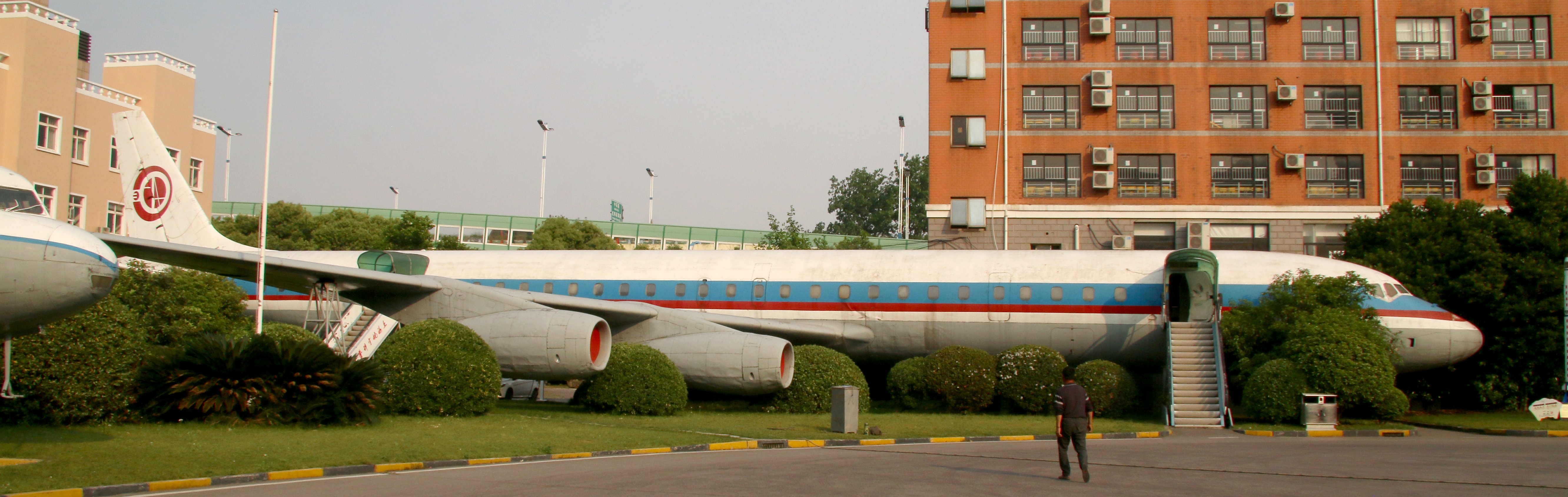 Douglas DC-8-33 aircraft profile