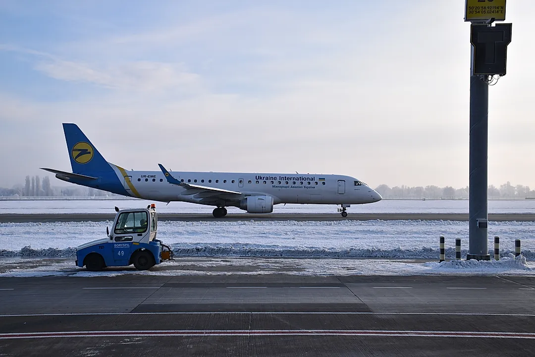 EMBRAER 190LR aircraft profile