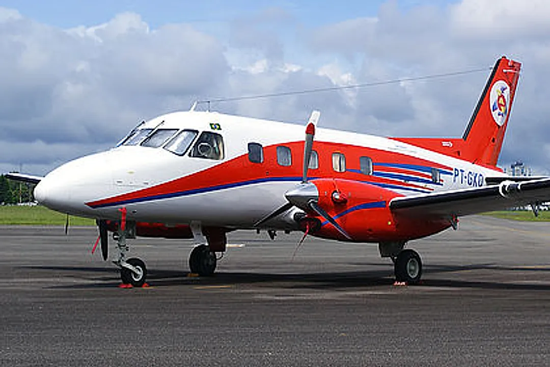 Embraer EMB-110P Bandeirante aircraft profile