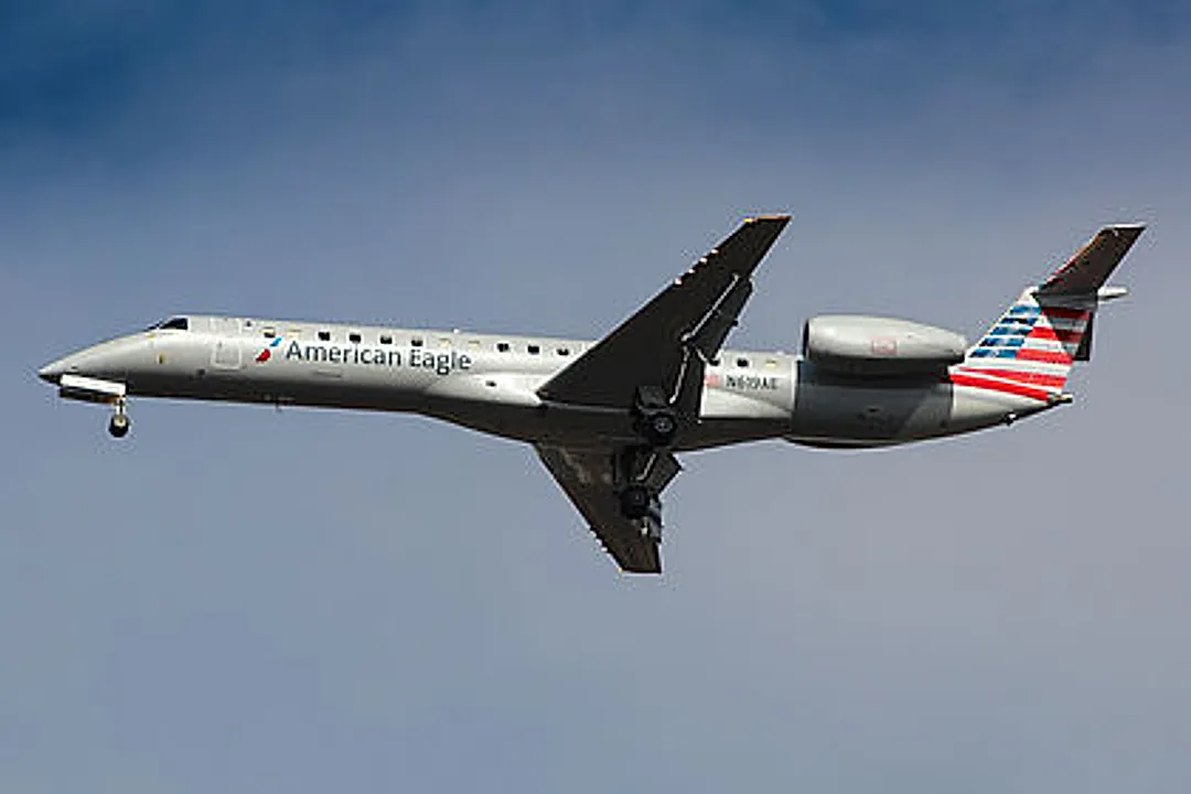 Embraer EMB-145LR (ERJ-145LR) aircraft profile