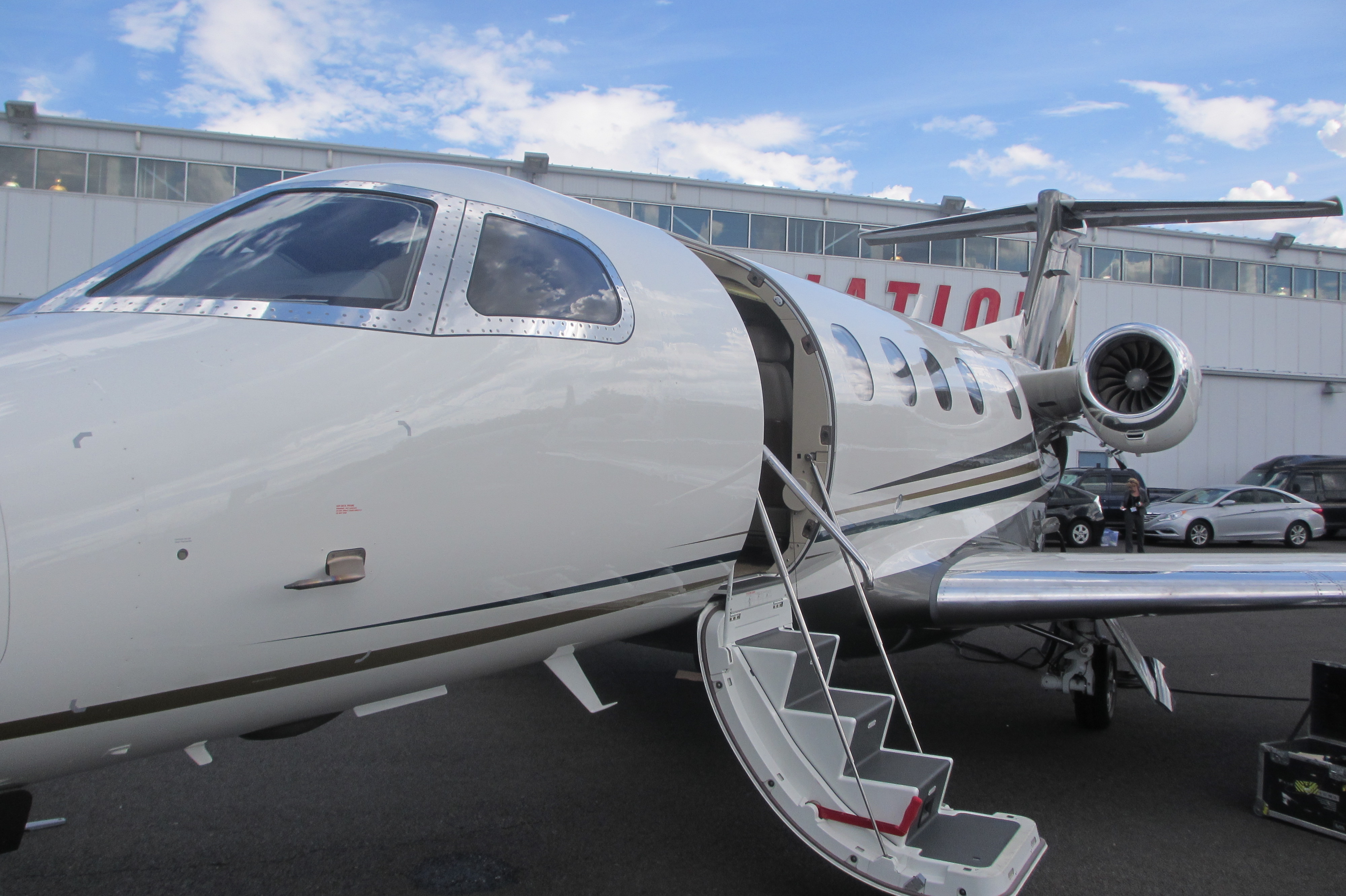 Embraer EMB-505 Phenom 300 aircraft profile