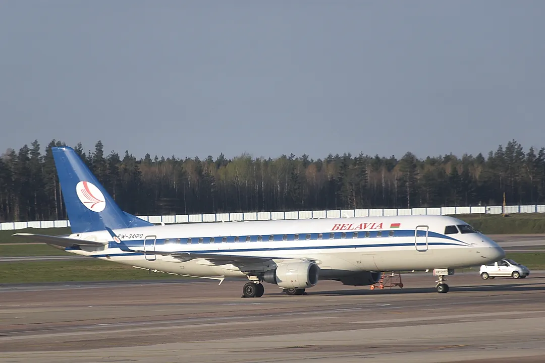 Embraer ERJ-175LR aircraft profile