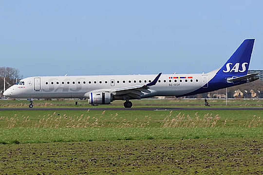Embraer ERJ-195LR aircraft profile