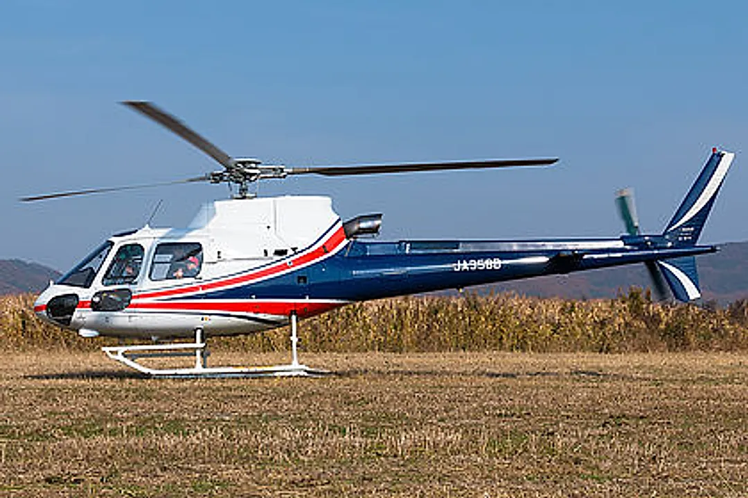 Eurocopter AS 350 B3 / Bombardier DHC-8-402 aircraft profile