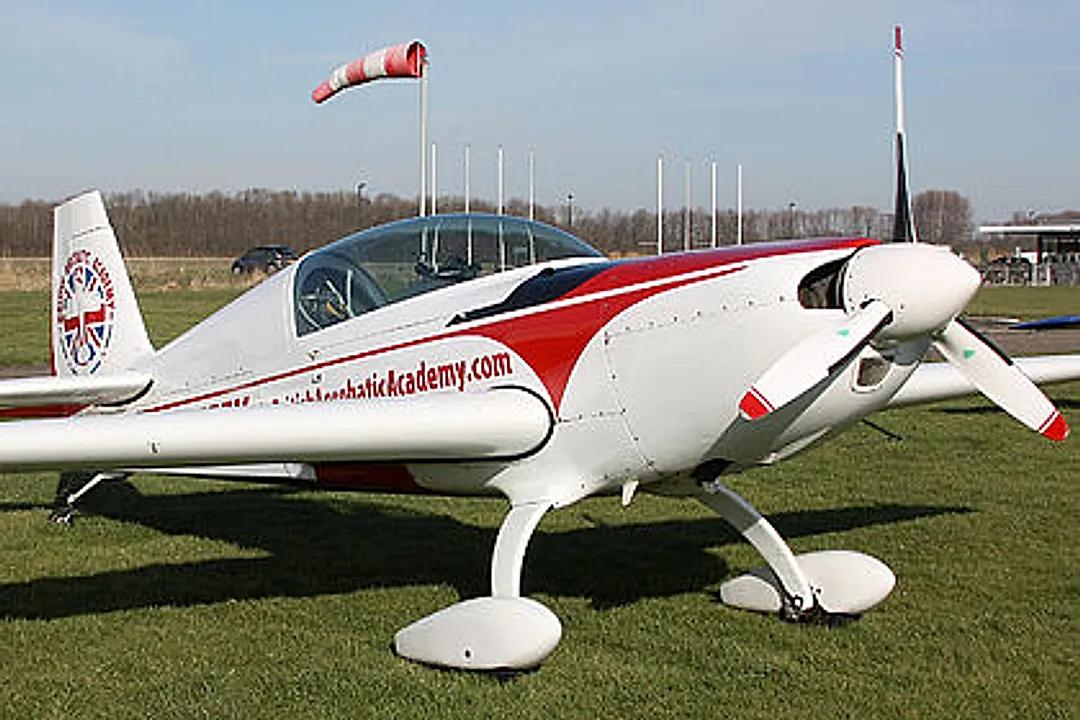 EXTRA 200 aircraft profile