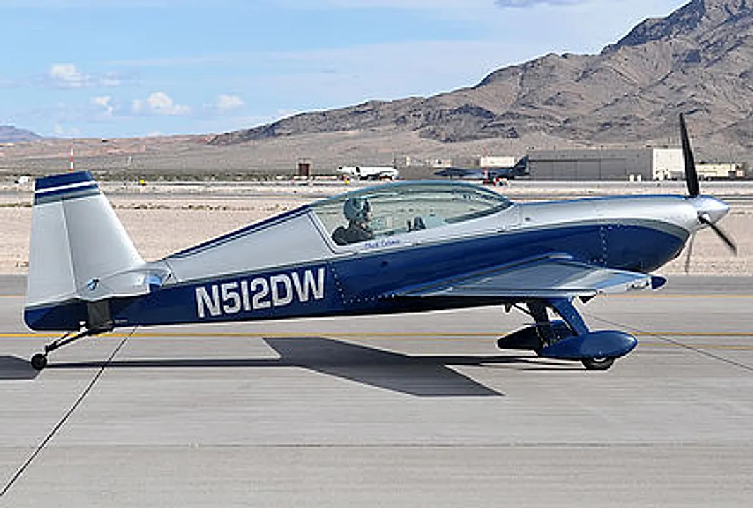 EXTRA FLUGZEUGBAU GMBH EA 300/L aircraft profile