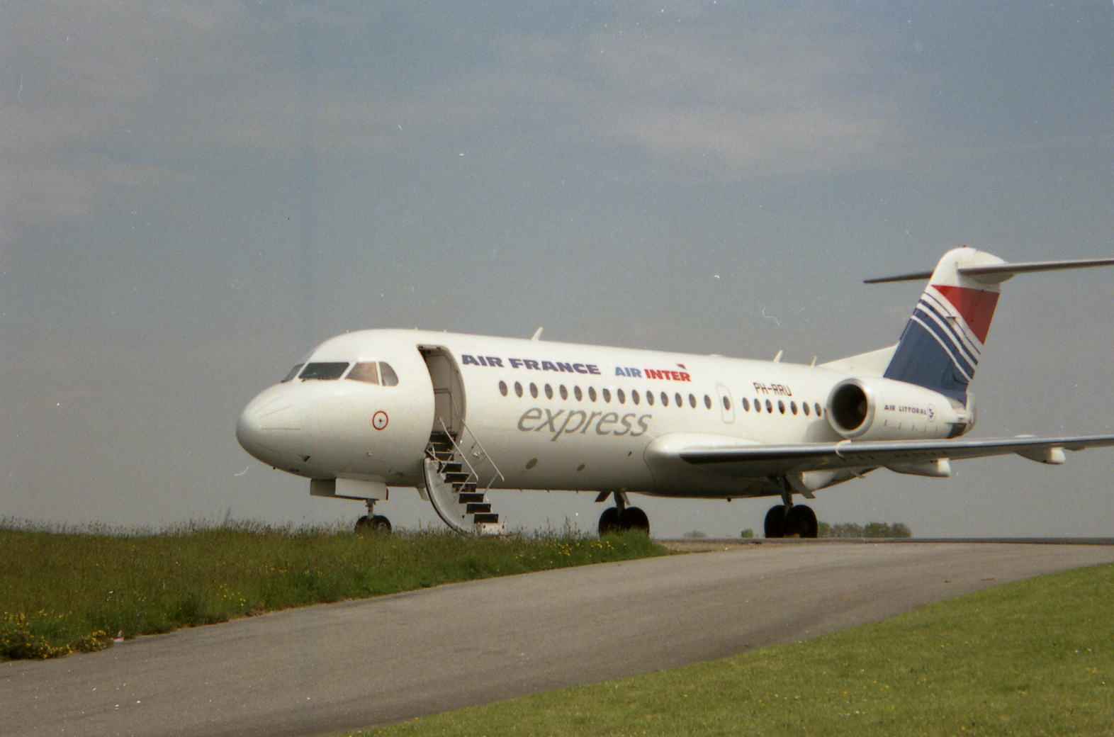 Fokker 70 aircraft profile
