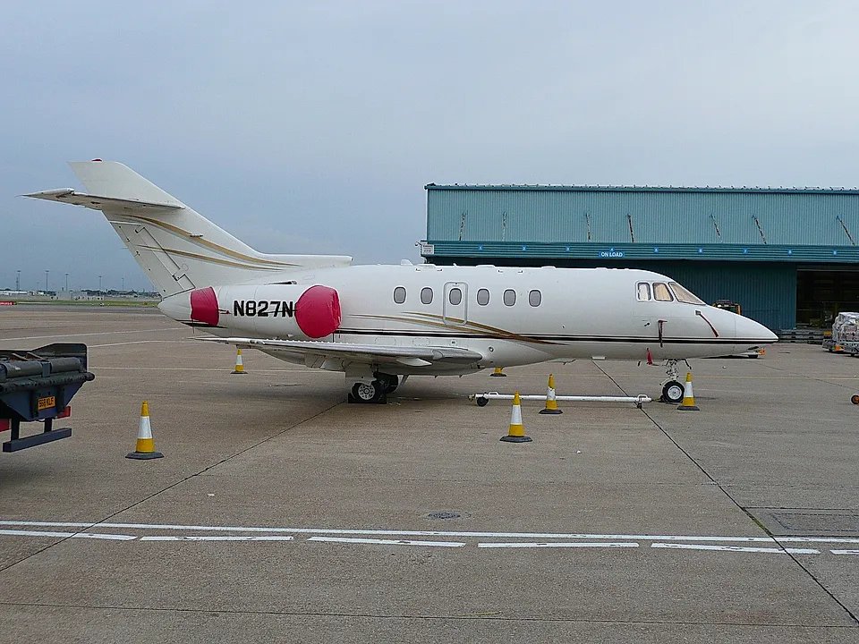 HAWKER HAWKER 800 aircraft profile