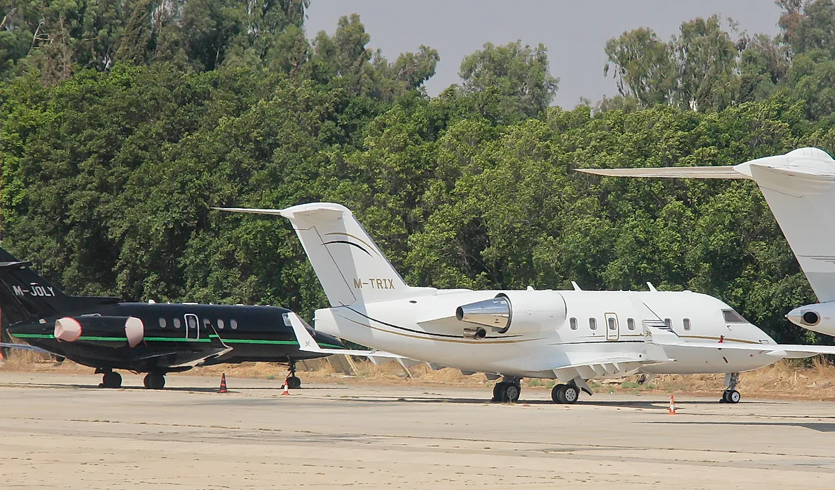 HAWKER HAWKER 900 aircraft profile