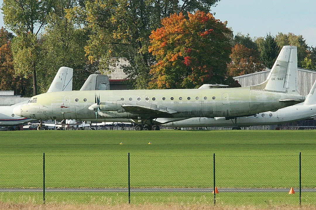 Ilyushin Il-18B generated aircraft profile