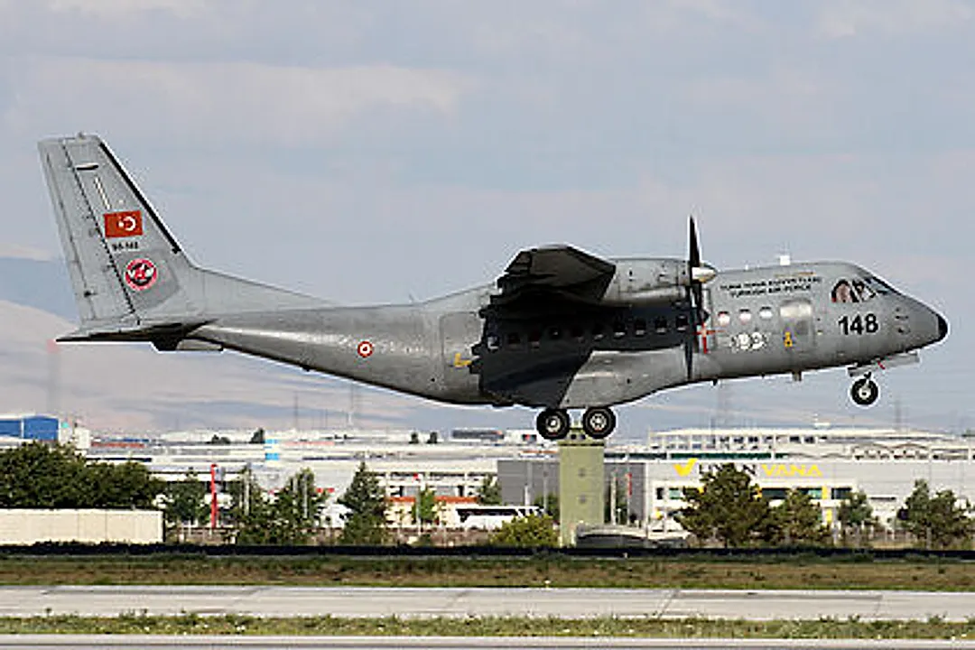 IPTN/CASA CN-235M-100 aircraft profile