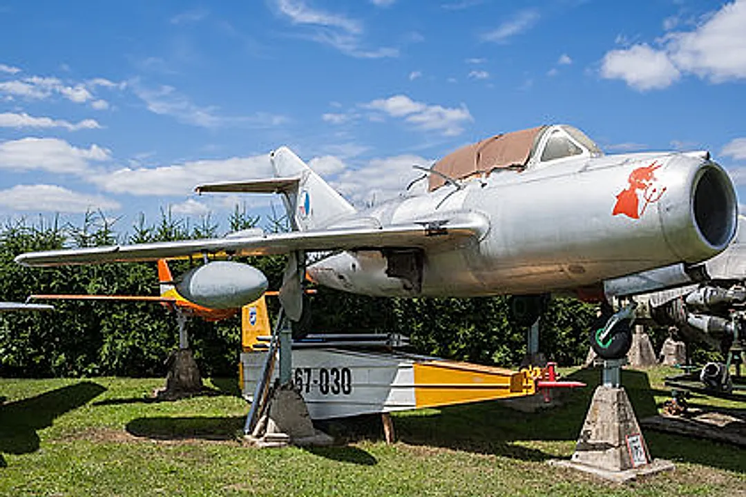 Lockheed C-60A-5-LO Lodestar aircraft profile