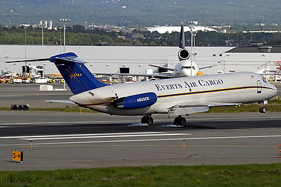 McDonnell Douglas DC-9-33F aircraft profile