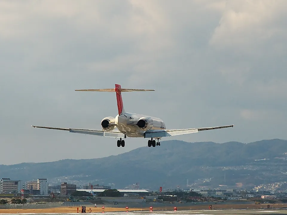 McDonnell Douglas MD-90-30 aircraft profile