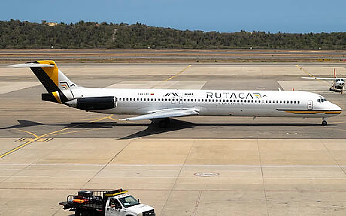 MCDONNELL DOUGLAS MD83 aircraft profile