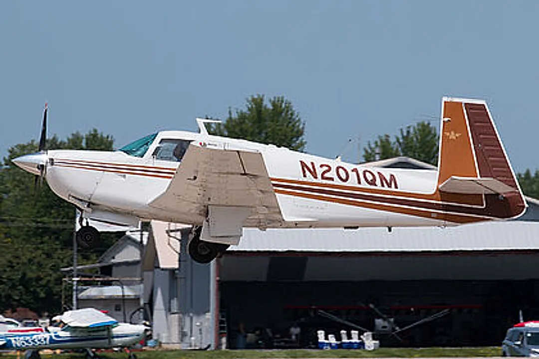 MOONEY M20J aircraft profile