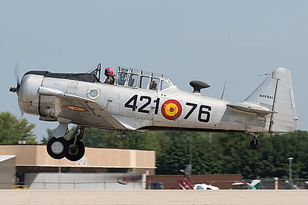 NORTH AMERICAN AT-6D aircraft profile