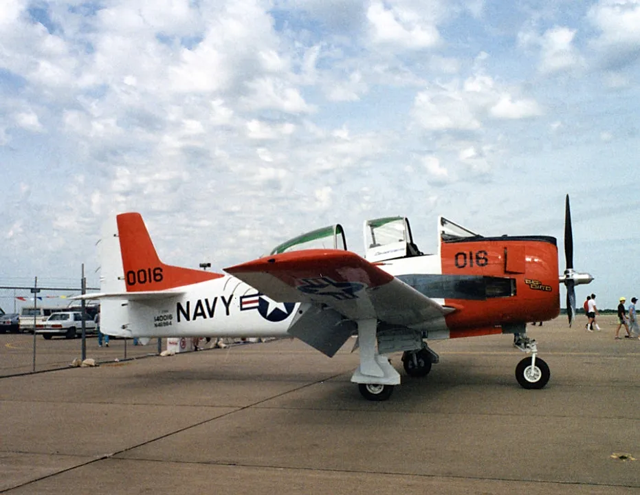 NORTH AMERICAN T-28B aircraft profile