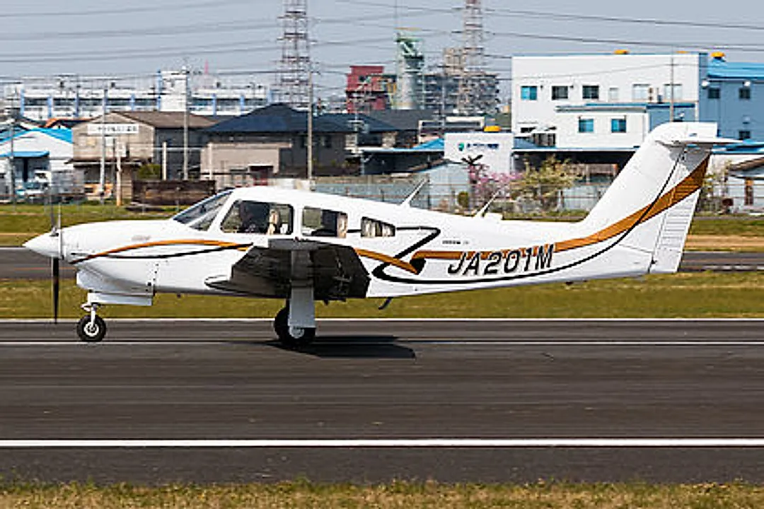 Piper PA28RT 201T aircraft profile