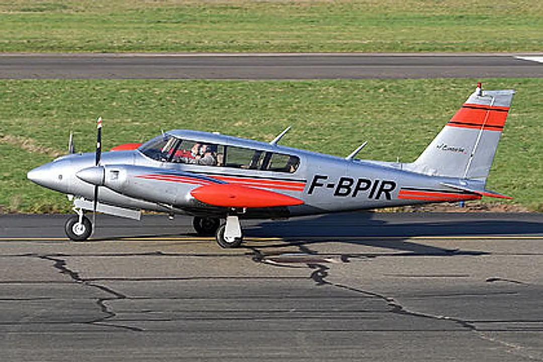 PIPER PA30 aircraft profile