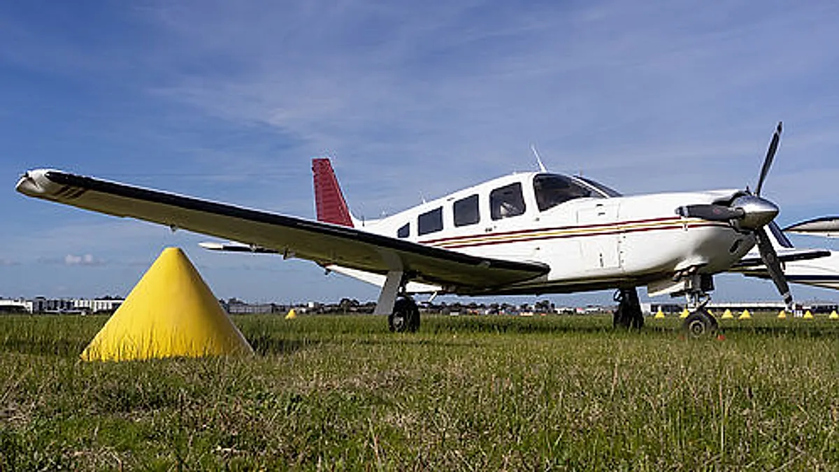 PIPER PA32R aircraft profile